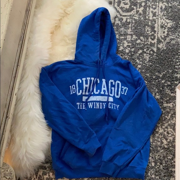 Gildan Tops - Chicago hoodie